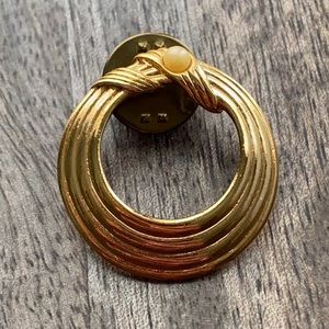 Gold Tone round Wreath Pearl Vintage Lapel scarf hat Pin 1950’s retro nostalgia